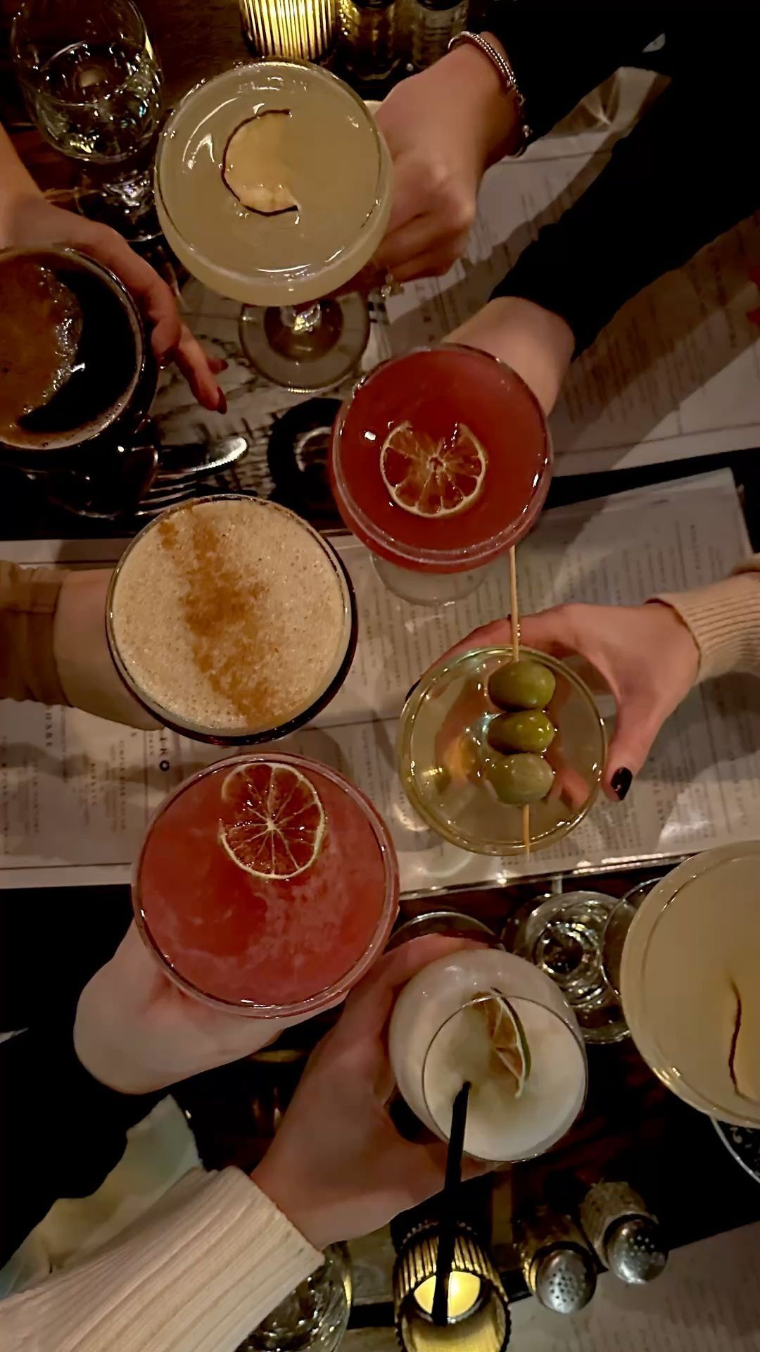 Drinks in der Tischmitte